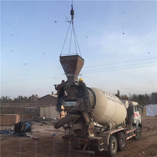 东阿县“精准瞄准”—— 吊车的 “定位导航” 技术